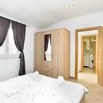 Ferienhaus House Suljo 2219